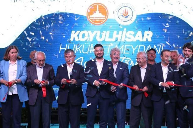 Koyulhisar Hükümet Meydanı törenle açıldı