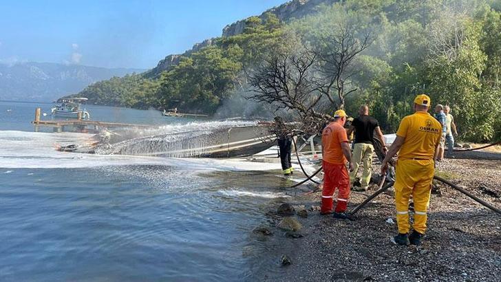 Marmaris'te sürat teknesi alev alev yandı