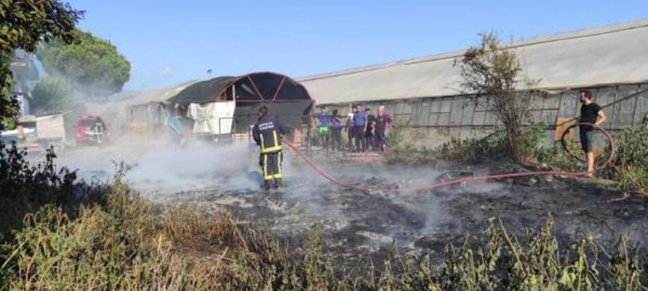 Zabıta ekibinin dikkati, yangına hızlı müdahaleyi sağladı