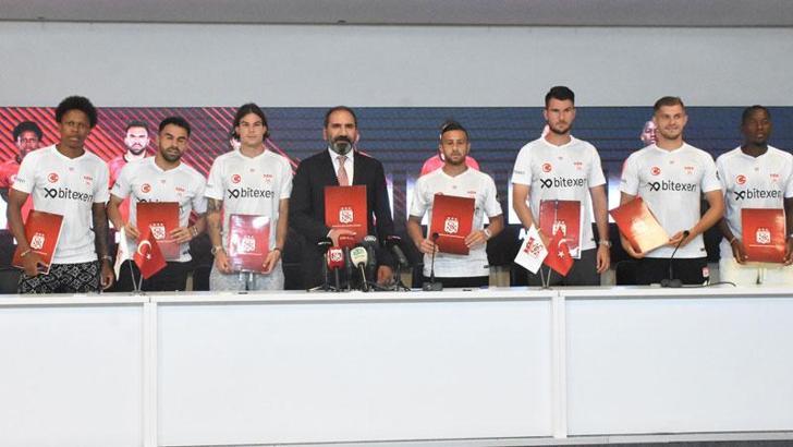 Sivasspor'dan yeni transferler için imza töreni