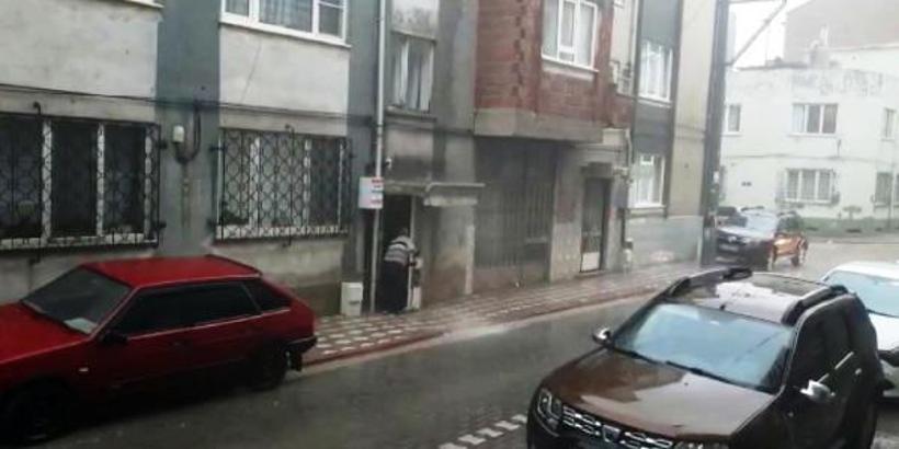 Balıkesir'de sağanak ve dolu etkisini gösterdi