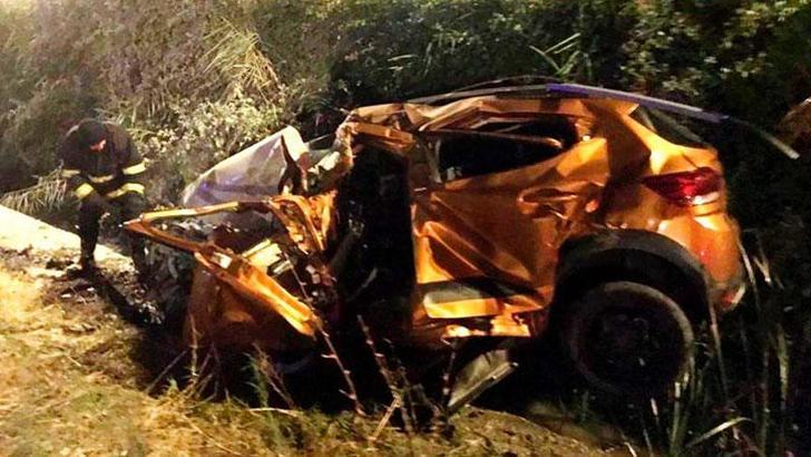 Bariyerlere çarpan otomobilin sürücüsü öldü