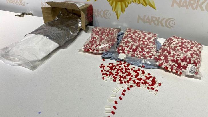 Yurt dışından getirttiği tozlarla uyuşturucu yapan şüpheliye gözaltı