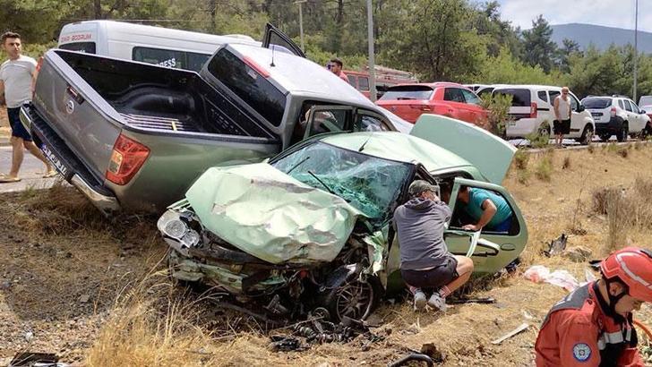 Bodrum'da otomobille kamyonet çarpıştı: 6 yaralı