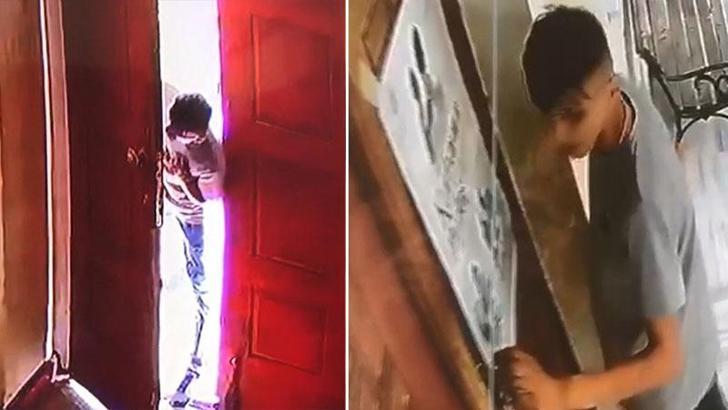 Beyoğlu'nda tarihi Ağa Cami'nin kapı tokmakları çalındı