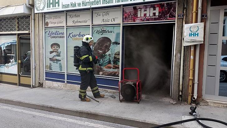 İHH yardım derneği binasında patlama ve ardından yangın çıktı