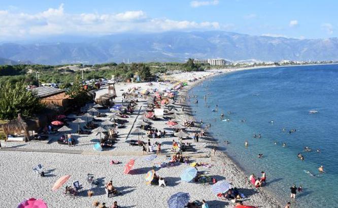 Taşdibi Plajı'na yoğun ilgi