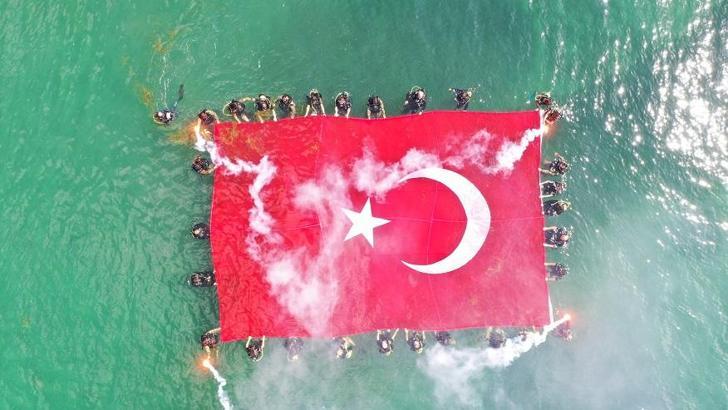 Engelliler ve SAT komandolarından 100. yıl Zafer dalışı