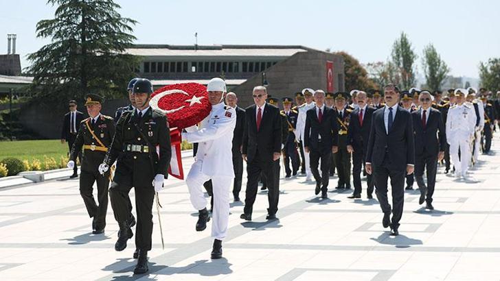 Devlet Mezarlığı'nda '30 Ağustos' töreni