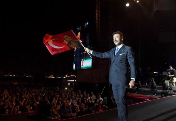 30 Ağustos Beşiktaş’ta Zafer Yürüyüşü ve Kenan Doğulu konseriyle kutlandı