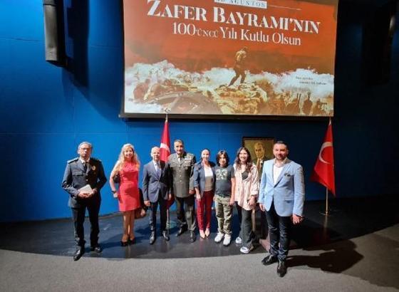 AKDEV, New York’taki 30 Ağustos kutlamalarında Adana’yı temsil etti