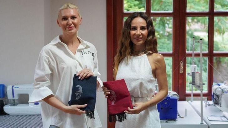 Şarkıcı Betül Demir, kendisine Bilecik bezinden şal dokudu