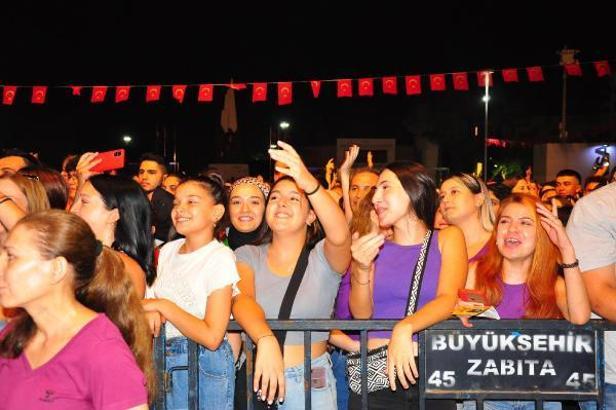 Manisalılar Melek Mosso konseri ile coştu
