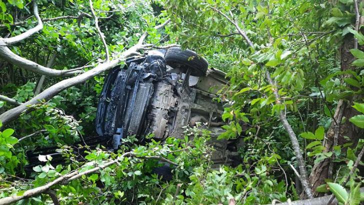 Kastamonu'da şarampole yuvarlanan otomobilin sürücüsü yaralandı