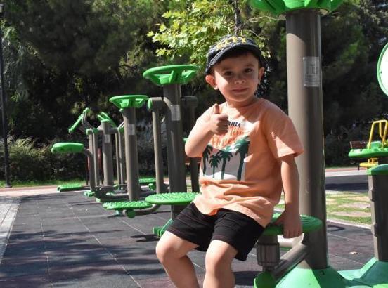 Can, kırmızı balonuyla DMD'ye dikkat çekti