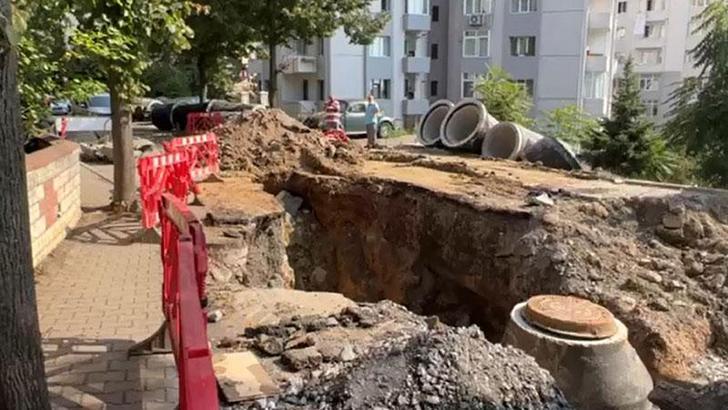 Kartal’da İSKİ kanalına düşen motosikletli kurye yaralandı