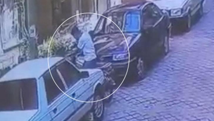 Depodan çıkarıp, evinin önüne park ettiği motosikleti çalındı; o anlar kamerada