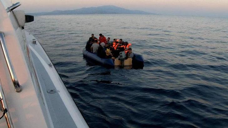 Çanakkale'de 32 kaçak göçmen kurtarıldı