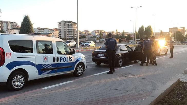 Akaryakıt istasyonunda karşılaştığı eski eşini tornavidayla yaraladı