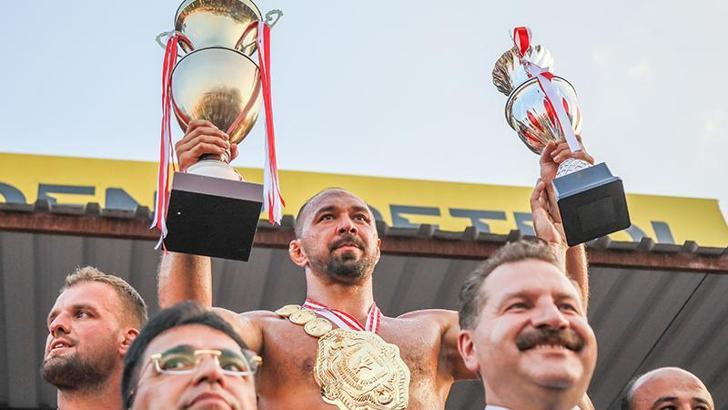 Elmalı’da altın kemer Ali Gürbüz’ün oldu