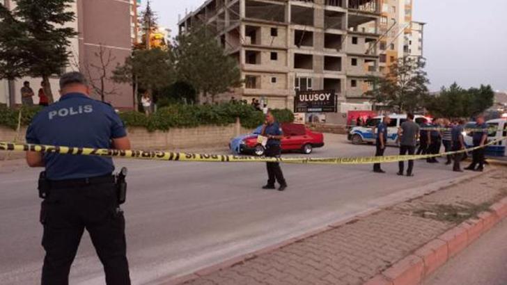 Otomobille husumetlisinin önünü kesip pompalı ile ateş açtı: 1 ölü