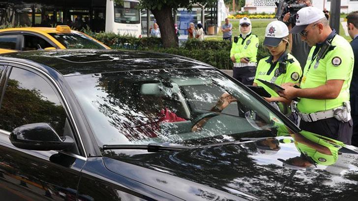 Ankara'da çakarlı aracın sürücüsüne para cezası