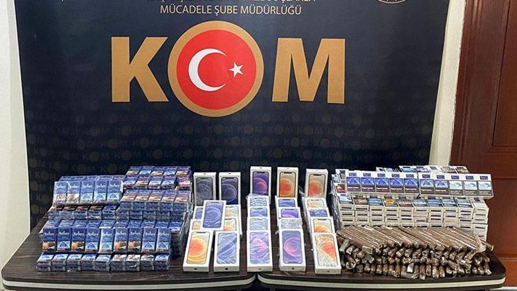 Tunceli’de otomobilin gizli bölmelerinde 600 bin TL değerinde kaçak telefon ele geçirildi