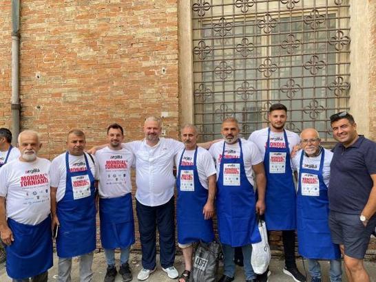 Menemenli çömlek ustaları İtalya'daki festivalde yarıştı