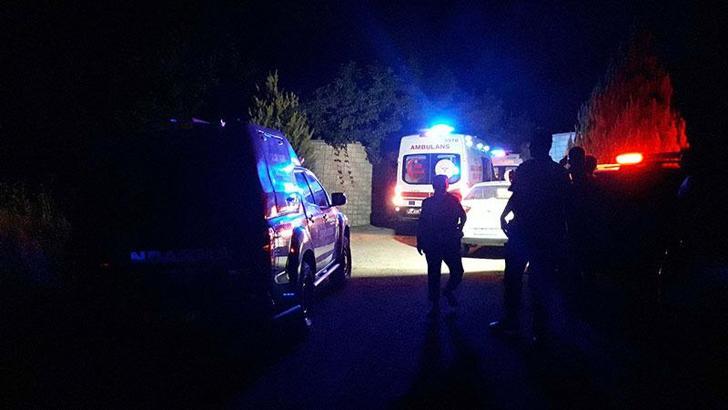 Babasını bıçakla öldürüp, kendisini iple asarak intihar etti