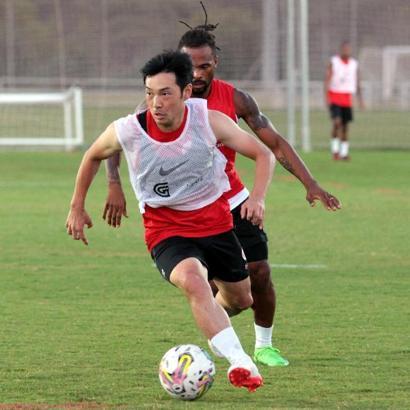 Antalyaspor 10 yeni transfer yaptı, 13 oyuncuyla yollar ayrıldı