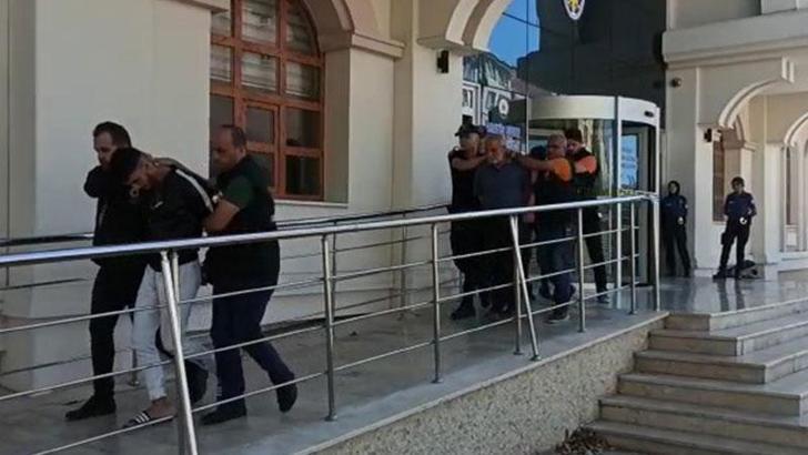 'Yol verme' tartışmasında baba ve oğlunun öldürülmesiyle ilgili 4 şüpheli adliyede