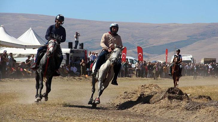 Rahvan atları kıyasıya yarıştı