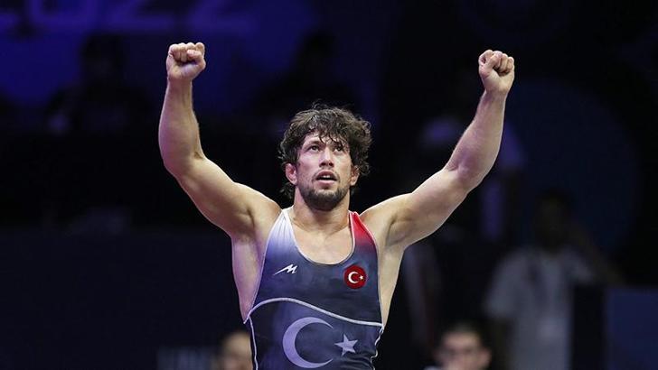 Milli güreşçi Selçuk Can'dan Dünya Şampiyonası'nda bronz madalya