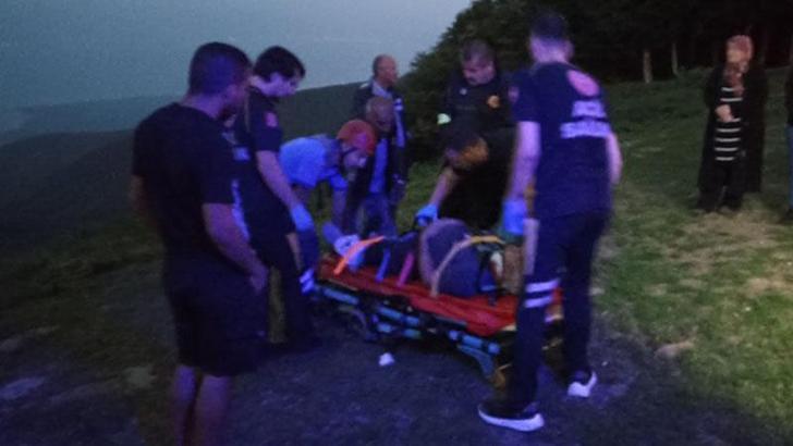 Ağaçta mahsur kalan paraşütçü yaralı olarak kurtarıldı