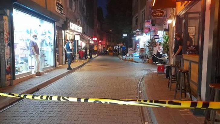 Fatih'te silahlı kavgada olayla ilgisi olmayan esnaf vuruldu