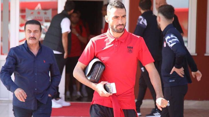 Sivasspor, CFR Cluj maçı için Romanya'ya gitti
