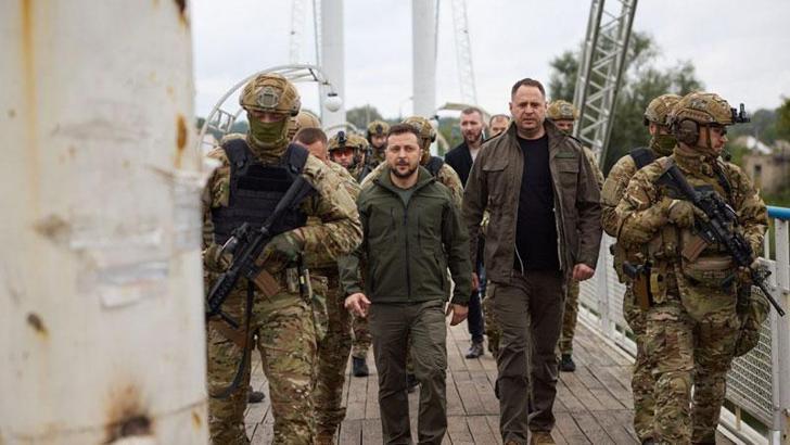 Zelenski, Ukrayna'nın kontrolüne geçen İzyum’u ziyaret etti