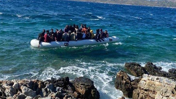 Yunanistan'ın geri ittiği 49 kaçak göçmen kurtarıldı