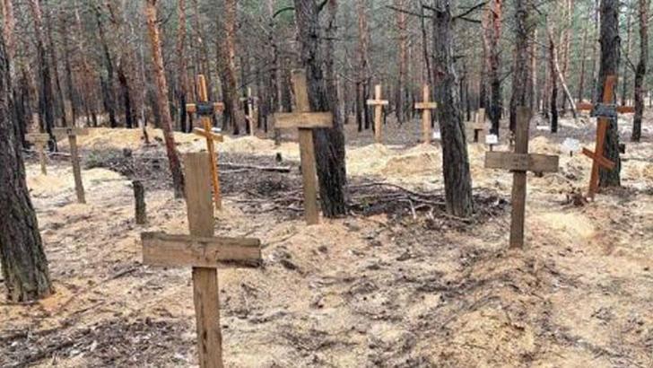 Ukrayna’nın geri aldığı İzyum’da toplu mezar bulundu