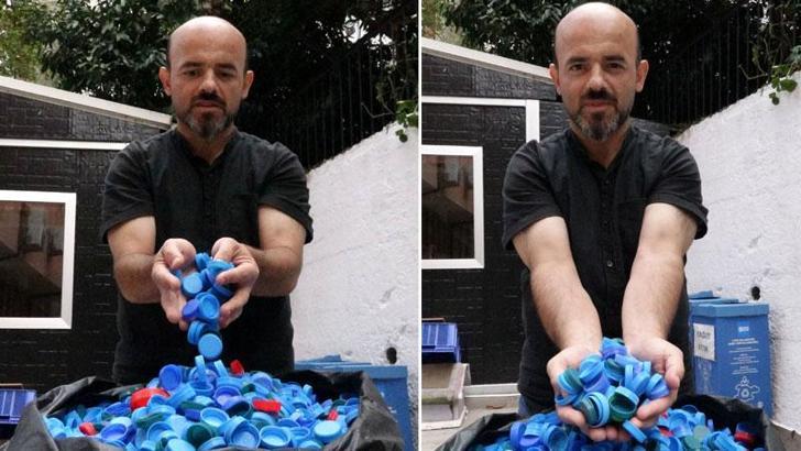 Plastik kapak biriktirip, öğrencilere kırtasiye desteğinde bulunuyor