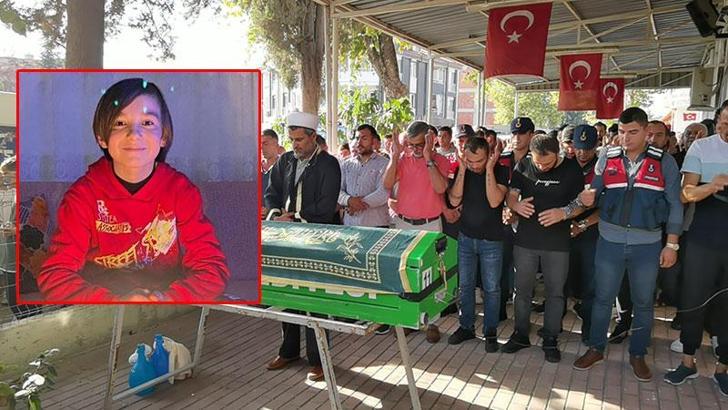 Uras, cezaevinden özel izinle getirilen babasının katıldığı törenle son yolculuğuna uğurlandı