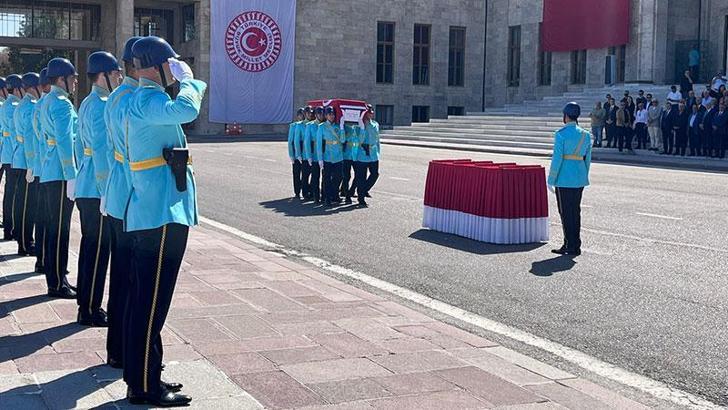 Eski milletvekili Pekşen için TBMM'de tören