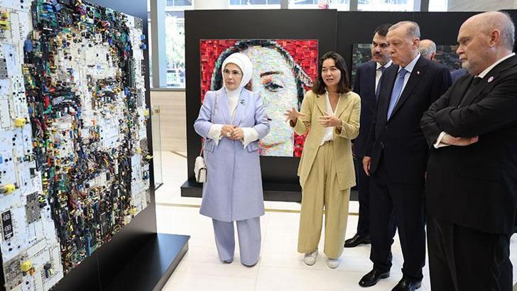 Erdoğan çifti, Türkevi'nde açılan atık sergisini gezdi