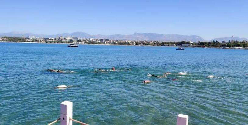 Side'de yüzme yarışı