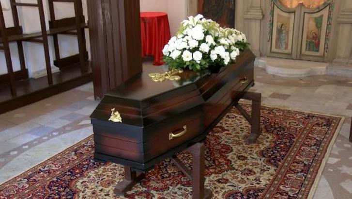 /yeniden / Ölümünden 14 yıl sonra toprağa verildi