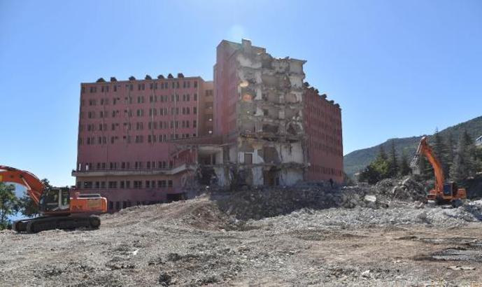 Eğirdir'in ünlü hastanesi yıkılıyor