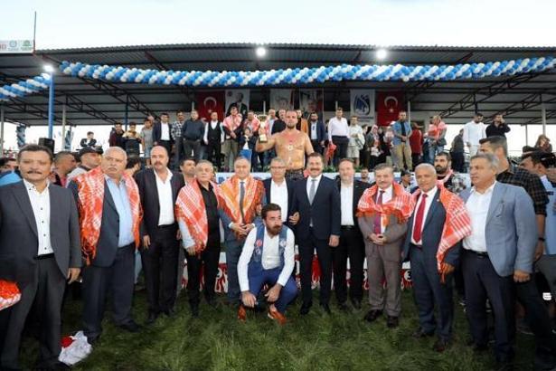 Geleneksel Yuntdağı Yağlı Pehlivan Güreşleri'ne büyük ilgi
