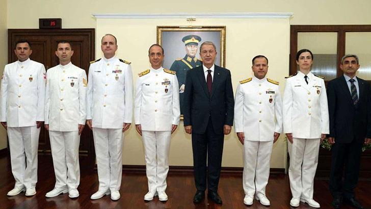 Bakan Akar, Oramiral Tatlıoğlu ve bahriyelileri kabul etti