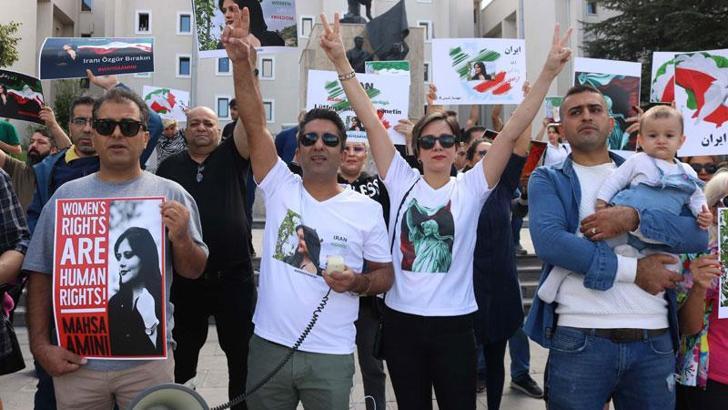 İranlı sığınmacılar Nevşehir'de, ülkelerindeki olayları protesto etti