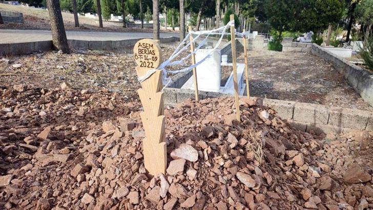 Göçmen faciasında ölenlerin cenazeleri kimsesizler mezarlığına defnedildi